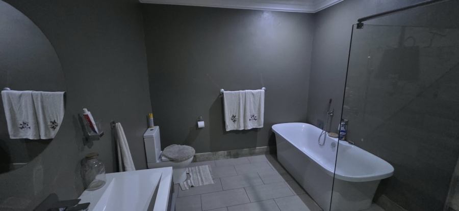 6 Bedroom Property for Sale in Parys Free State